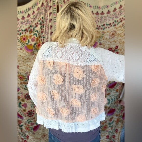 POL Elegant White and Cream Floral Button Down Shirt - Picture 3 of 14